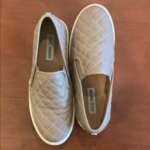 Steve Madden tan slip one